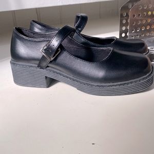 I am selling these because they didn’t fit me there nice though.